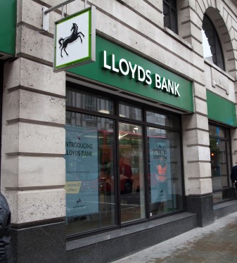 Lloyds Bank staff to work from home until spring