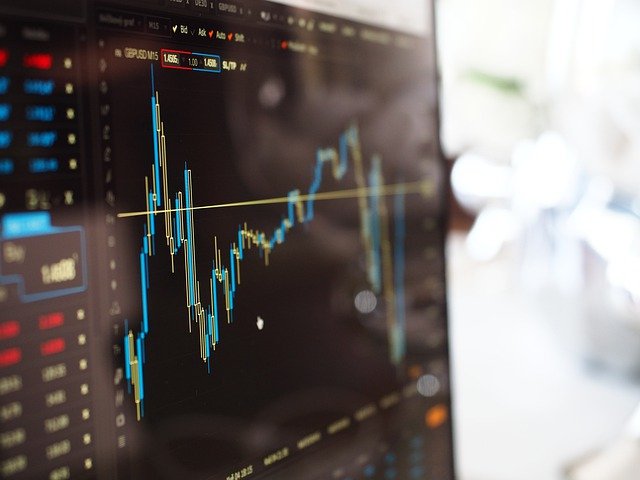 Pound's slide and rate cut expectations lift FTSE 100 to record high